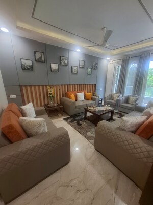 4 BHK Builder Floor For Sale in Malibu Shopping Arcade, Sector 47