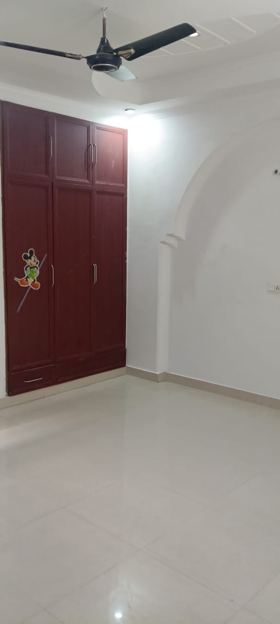 5 BHK + Pooja Room,Servant Room,Study Room,Extra Room Independent House For Rent in RWA Apartments Sector 50
