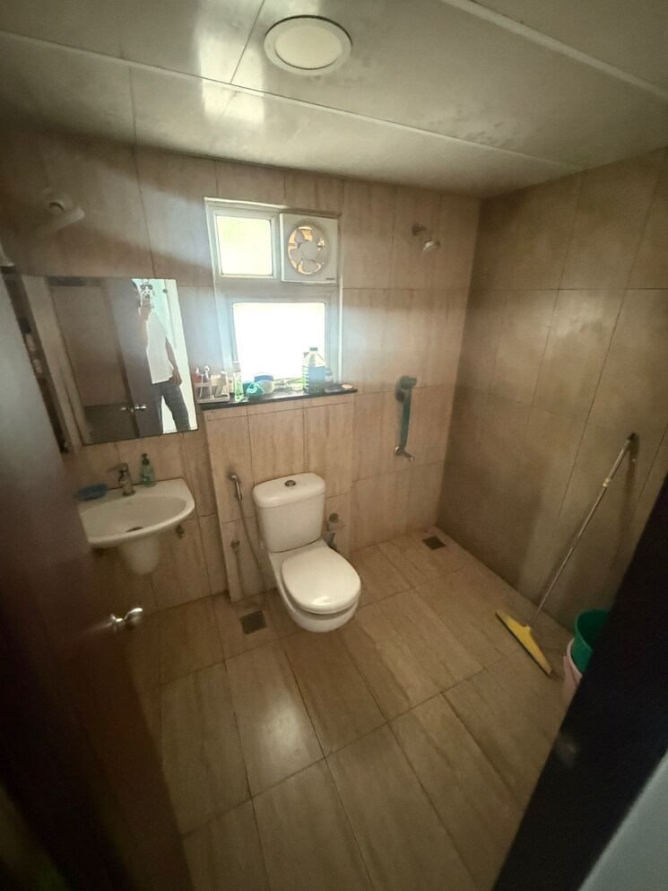 Bathroom, prestige-lakeside-habitat 2 Bedroom 1216 Sq.Ft. Apartment In Varthur Bangalore 9043182