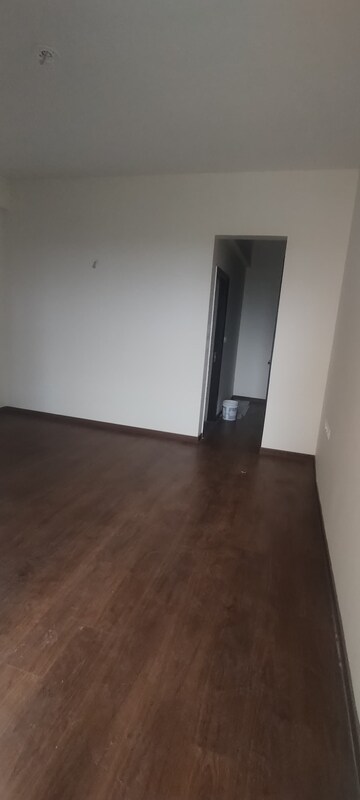 Room in 2 BHK Apartment at Wave Amore, Sector 32 – for Rent