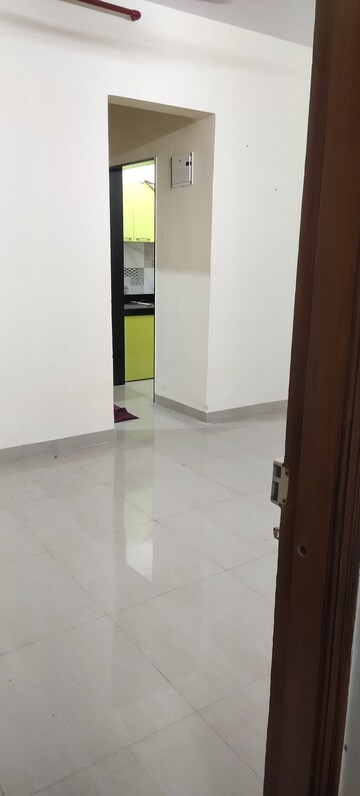 Room in 1 BHK Apartment at Century Tower, Prabhadevi – for Rent