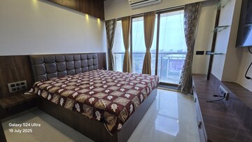 Bedroom in 2 BHK Apartment at Malad West – for Rent