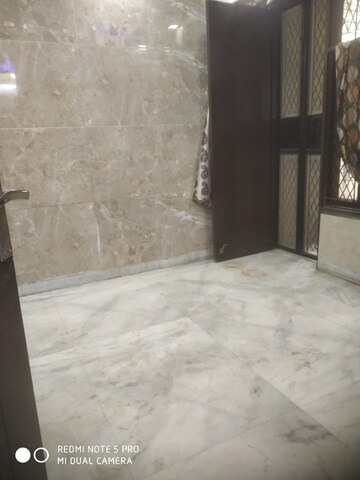 Room in 2 BHK Builder Floor at Govindpuri – for Rent