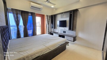 Bedroom in 2 BHK Apartment at Malad West – for Rent