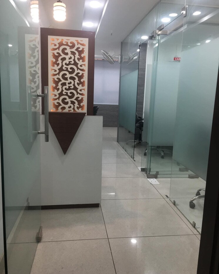 Bathroom, netaji subhash place Commercial Office Space 685 Sq.Ft. In Netaji Subhash Place Delhi 9043508