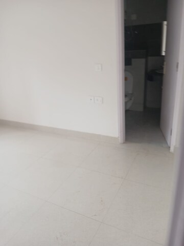 Room in 3 BHK Apartment at Pareena The Elite Residences, Sector 99 – for Rent