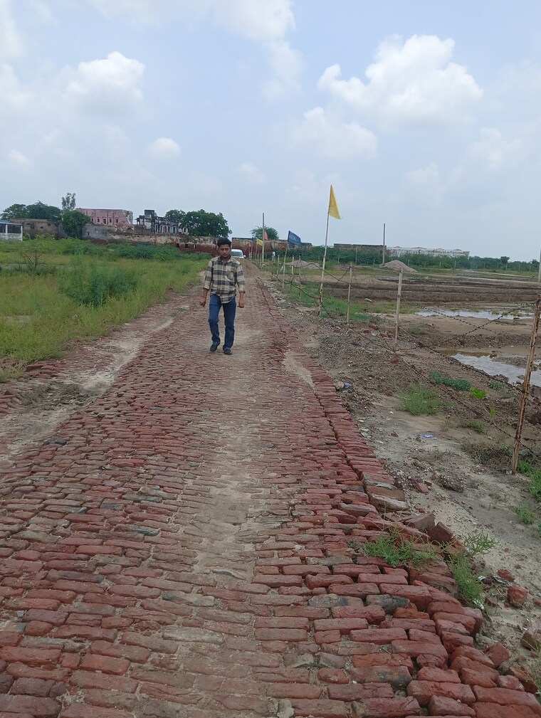undefined, nh 19  150 Sq.Yd. Plot In Nh 19 Vrindavan 9043307