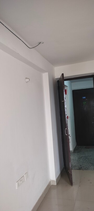 Room in 2 BHK Apartment at Sector 33 – for Rent