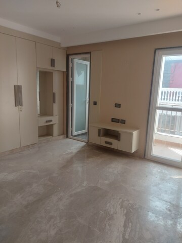 Room in 2 BHK Apartment at Hero Homes Palatial, Sector 104 – for Rent