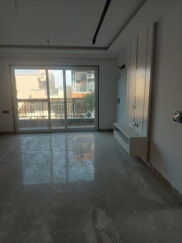 Room in 2 BHK Apartment at Hero Homes Palatial, Sector 104 – for Rent