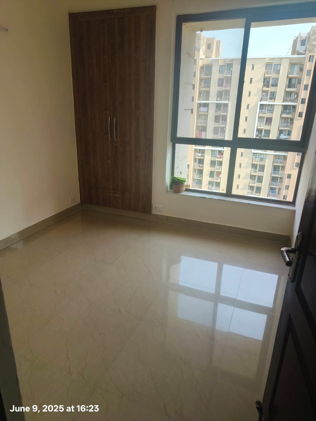 3 BHK + Pooja Room Apartment For Rent in Unitech Uniworld Gardens