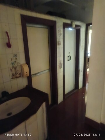 Attached Bathroom in 2 BHK Apartment at Andheri East – for Rent