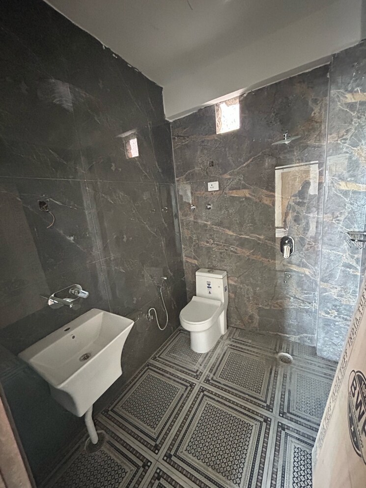 Attached Bathroom, sarita vihar 1 Bedroom 480 Sq.Ft. Apartment In Sarita Vihar Delhi 9043330