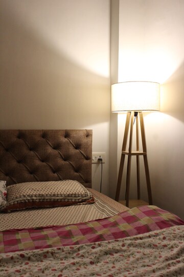 Bedroom in 2 BHK Builder Floor at Jakhan – for Rent