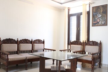 Living Room in 2 BHK Builder Floor at Jakhan – for Rent