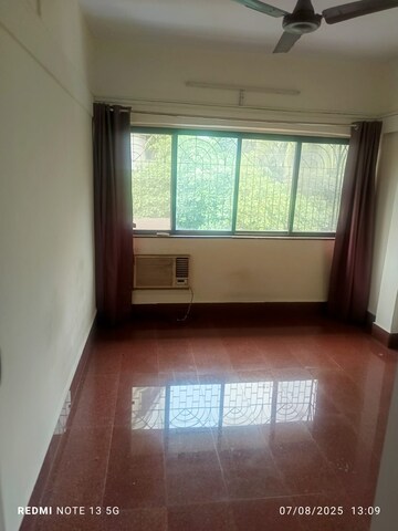 Room in 2 BHK Apartment at Andheri East – for Rent