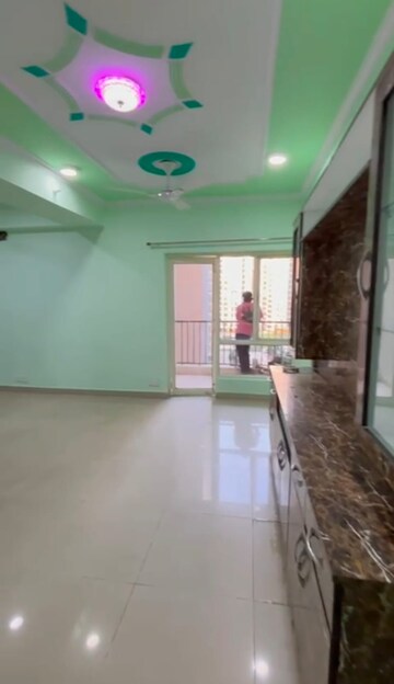 Room in Studio Apartment at Panchsheel Greens, Sector 16 Greater Noida – for Sale