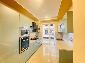 Building Lobby in 4 BHK Apartment at Ambience Island, Sector 24 – for Rent