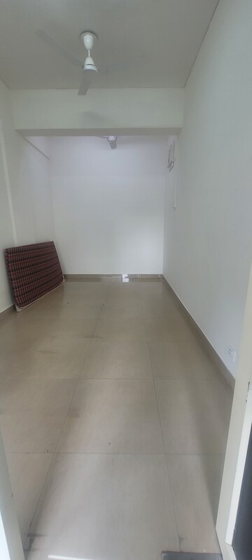 Room in  Office Space at Ansal Sushant Shopping Arcade, Sector 27 – for Rent