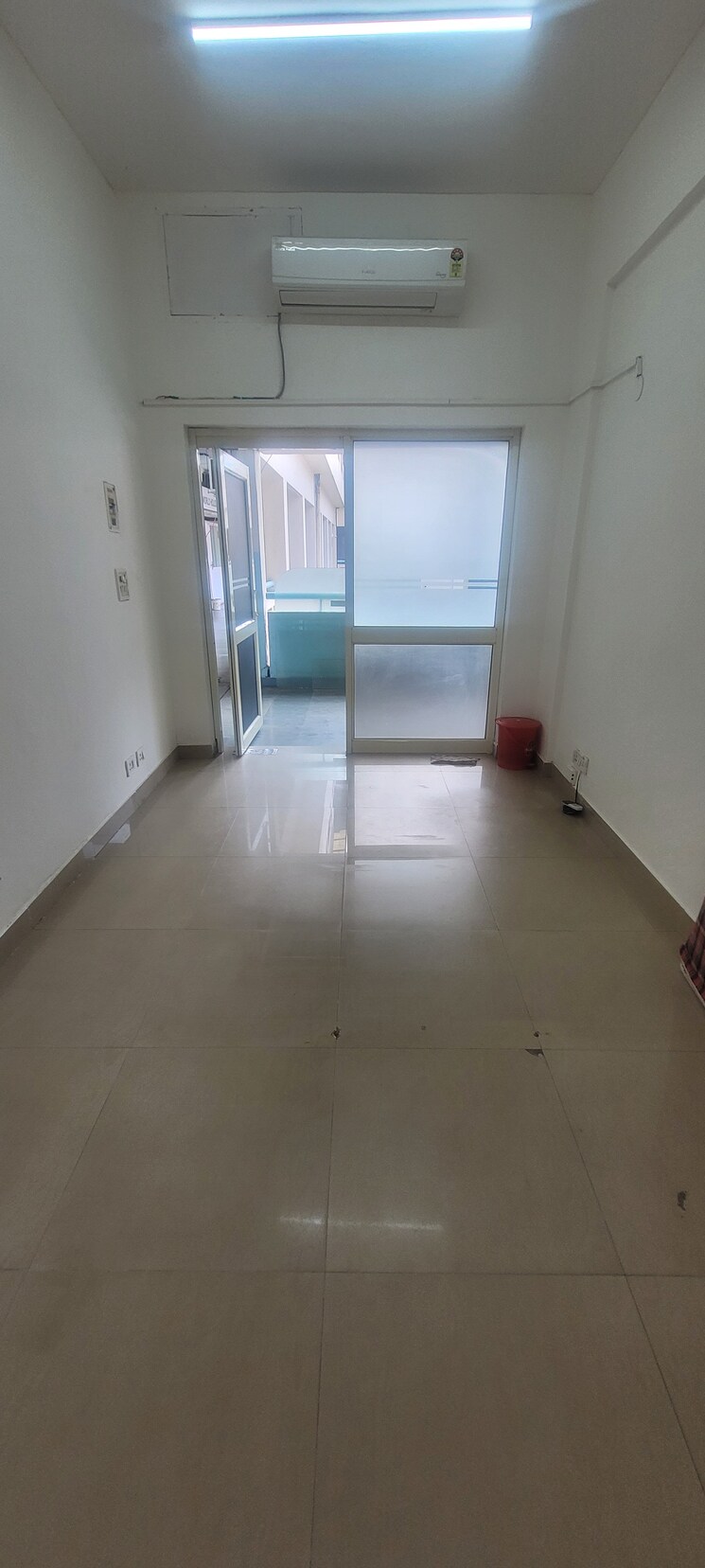 Room, ansal-sushant-shopping-arcade Commercial Office Space 225 Sq.Ft. In Sector 27 Gurgaon 9043467