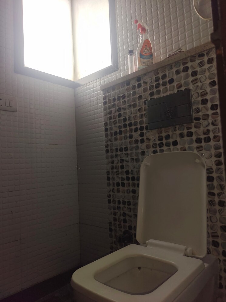 Bathroom, lajpat nagar 4 2 Bedroom 900 Sq.Ft. Builder Floor In Lajpat Nagar 4 Delhi 9043446