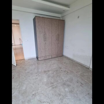 Room in 2 BHK Apartment at Kandivali West – for Rent
