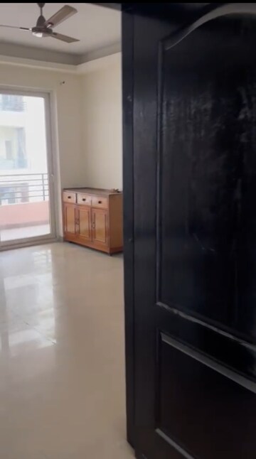 Room in 3 BHK Apartment at Puri Pranayam, Sector 82 – for Rent