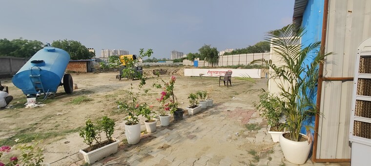 undefined, trg-the-mall Commercial Shop 220 Sq.Ft. In Nai Basti Dundahera Ghaziabad 9043480