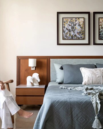Bedroom in 3 BHK Apartment at Andheri West – for Rent