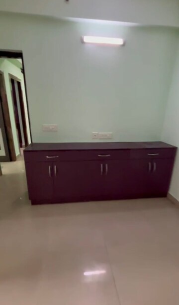 Room in 2.5 BHK Apartment at Panchsheel Greens, Sector 16 Greater Noida – for Sale