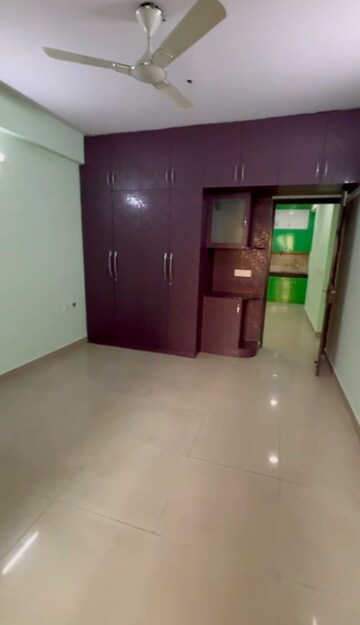 Room in 2.5 BHK Apartment at Panchsheel Greens, Sector 16 Greater Noida – for Sale