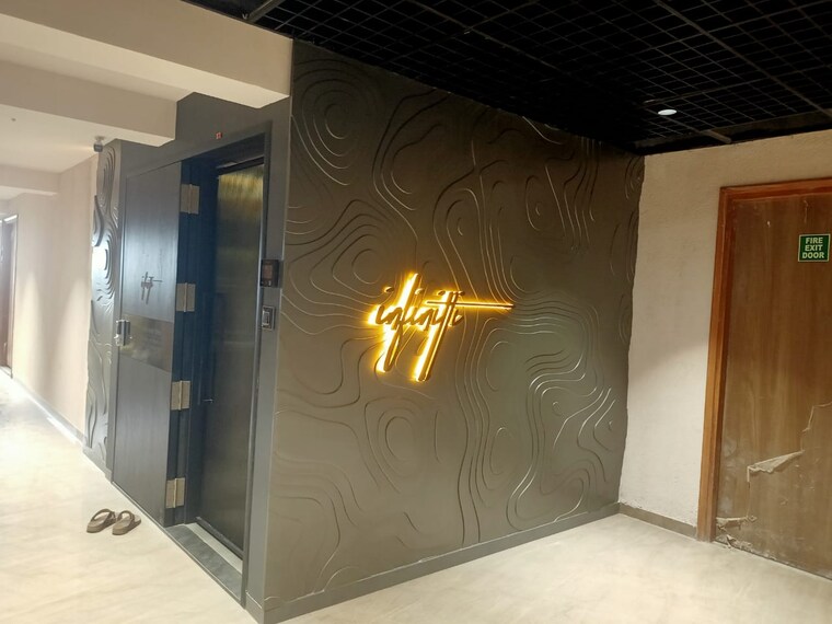 Room, swaroop-aditya-avenue Commercial Office Space 240 Sq.Ft. In Andheri East Mumbai 9043487