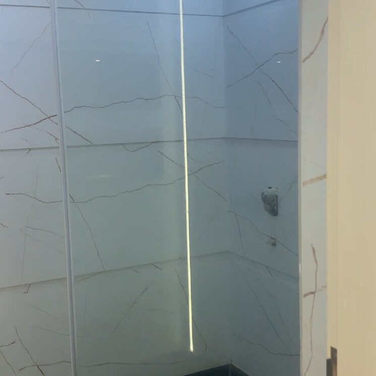 Bathroom, rohini sector 23 4 Bedroom 2500 Sq.Ft. Builder Floor In Rohini Sector 23 Delhi 9043494