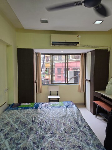 Bedroom in 2 BHK Apartment at Panom Park, Vile Parle East – for Rent