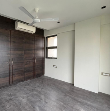 Room in 2 BHK Apartment at Kandivali West – for Rent