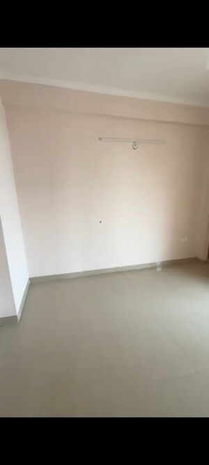 Room in 3 BHK Apartment at Amrapali Golf Homes, Sector 4 Greater Noida – for Sale