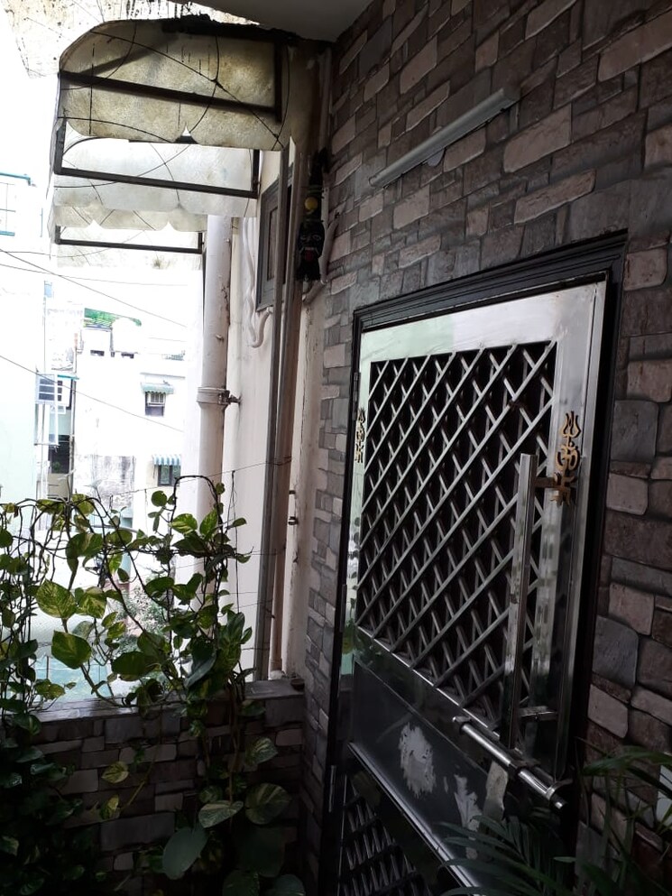 Balcony, rohini sector 7 1 Bedroom 320 Sq.Ft. Builder Floor In Rohini Sector 7 Delhi 9043585