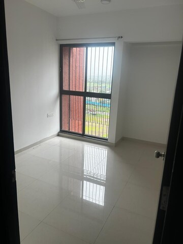Room in 2 BHK Apartment at Lodha Downtown, Dombivli East – for Rent