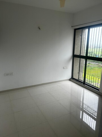 Room in 2 BHK Apartment at Lodha Downtown, Dombivli East – for Rent