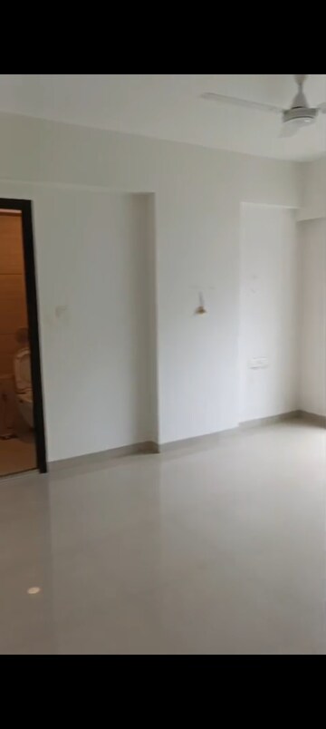 Room in 3 BHK Apartment at Suba Zircon, Andheri East – for Rent