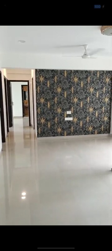 Room in 3 BHK Apartment at Suba Zircon, Andheri East – for Rent