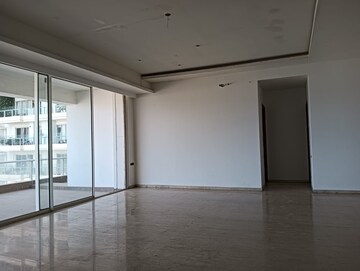 Room in 4 BHK Apartment at Omkar Alta Monte, Malad East – for Rent