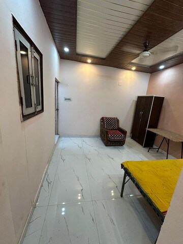 Room in 1 RK Apartment at Karol Bagh – for Rent