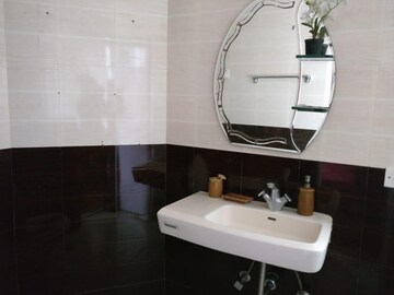 Team Area in 2 BHK Apartment at DLF Silver Oaks, Sector 26 – for Rent