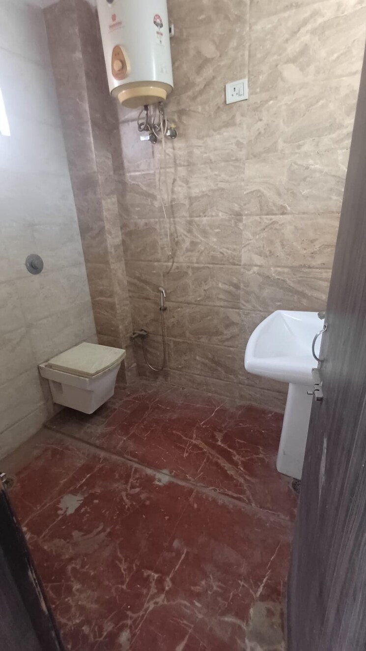 Bathroom, ahinsa khand 2 3 Bedroom 1357 Sq.Ft. Apartment In Ahinsa Khand 2 Ghaziabad 9044106