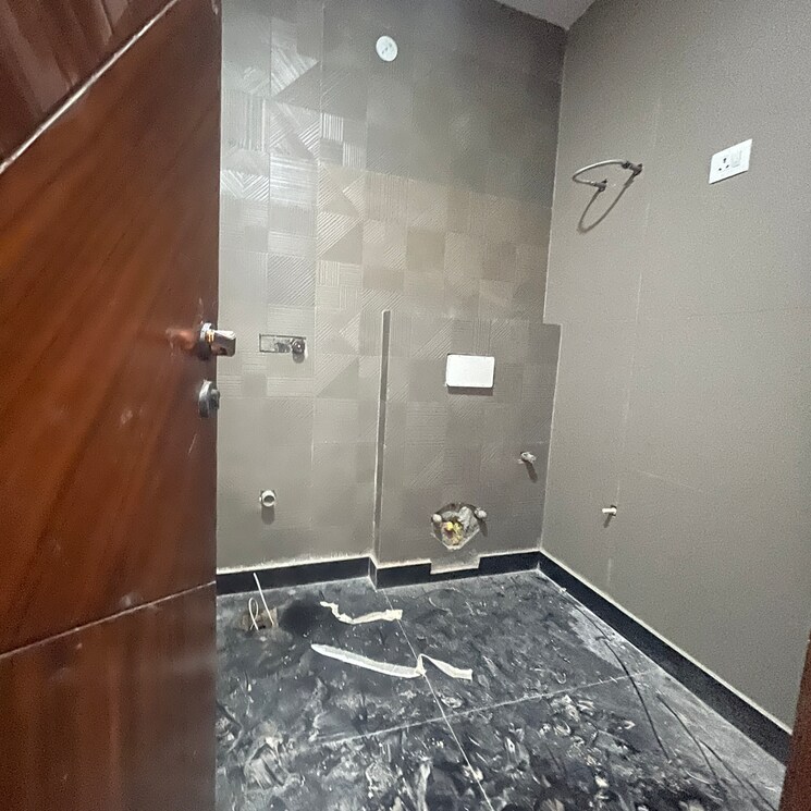Bathroom, rohini sector 24 3 Bedroom 1100 Sq.Ft. Builder Floor In Rohini Sector 24 Delhi 9044090