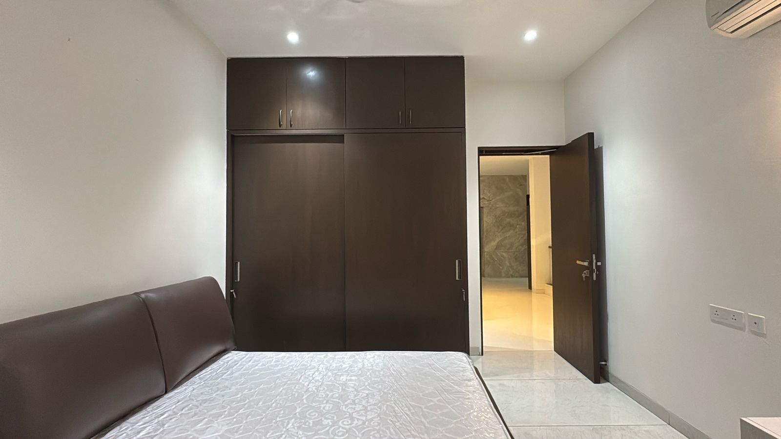 4 BHK Builder Floor For Sale in Sushant Lok III