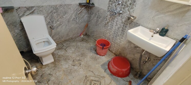 Bathroom, realtech-maya 3 Bedroom 1242 Sq.Ft. Apartment In Rajarhat Kolkata 9044164