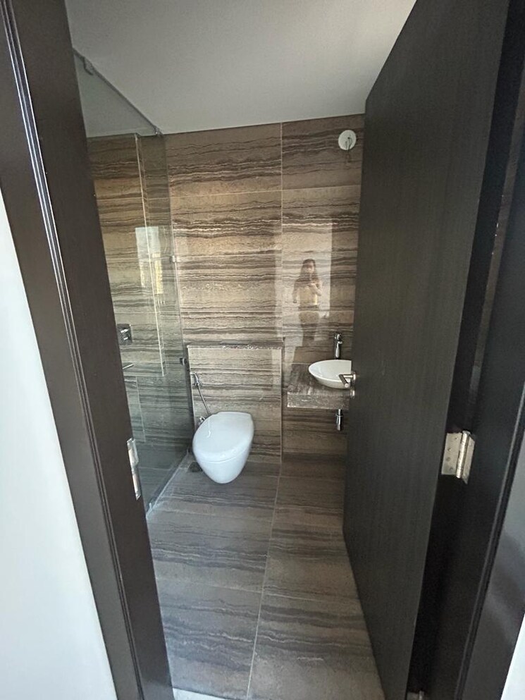 Bathroom, oberoi-sky-city 3 Bedroom 1500 Sq.Ft. Apartment In Borivali East Mumbai 9044146