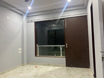 Room in 2 BHK Builder Floor at Sector 28 – for Rent